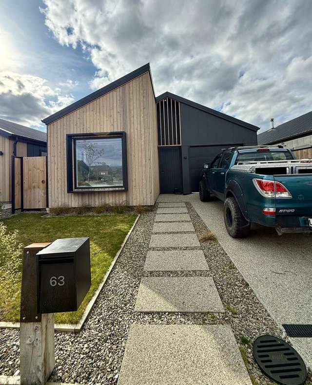 Beautiful modern home on greenway