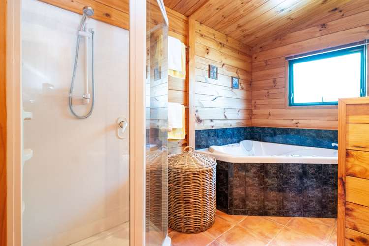 12 Deakin Place Clive_14