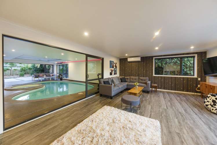 2 Huata Place West End_4