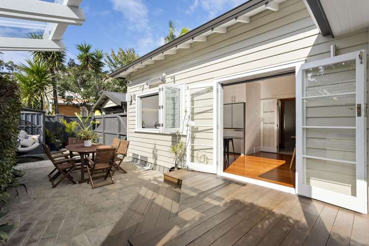 24 Queensway Three Kings_9