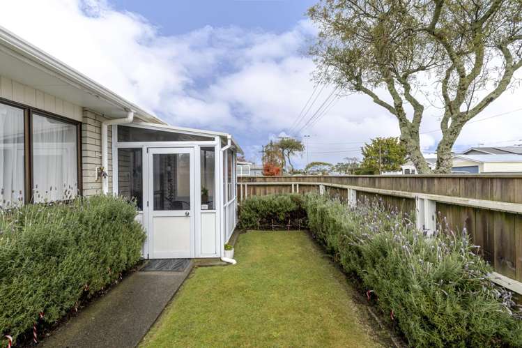 1/6 Hoyle Place Westown_22