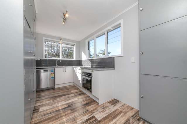 27 Highland Avenue Titirangi_3