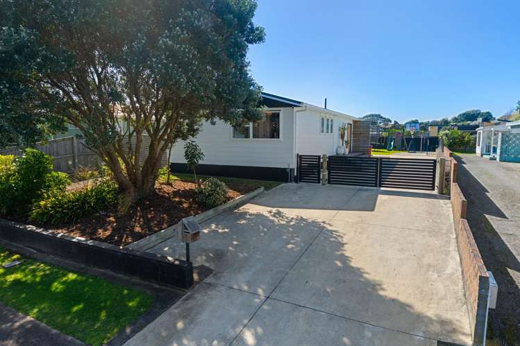 4 Robert McKeen Street Otaki Beach_23