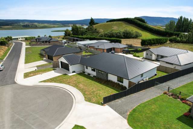 Luxurious Waihola lifestyle