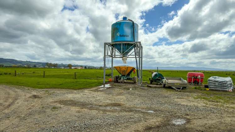 156 Front Miranda Road Waitakaruru_11