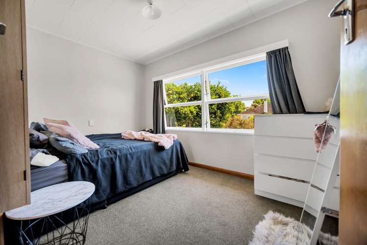 1/7 Tennyson Crescent Stoke_9