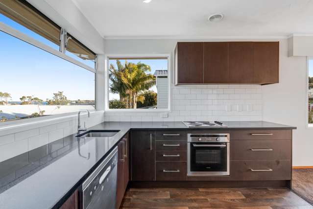 2/941 Whangaparaoa Road Manly_4
