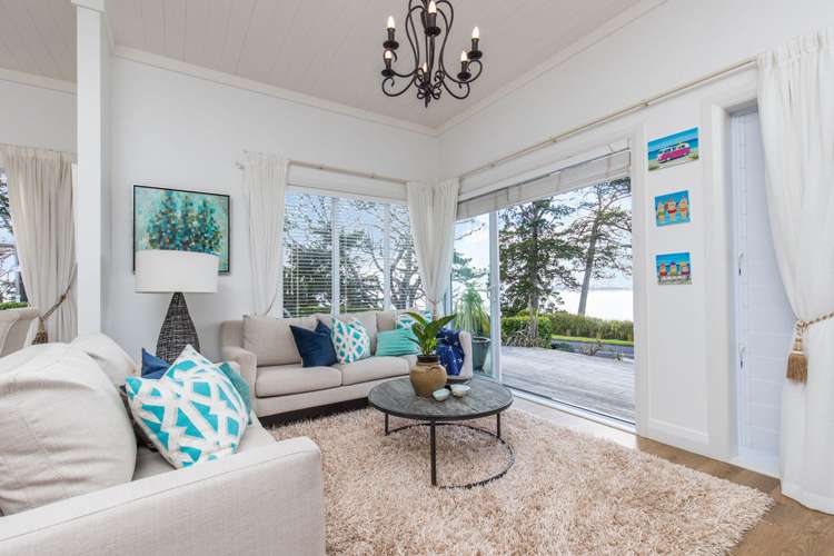 60 Marine Parade Mellons Bay_23