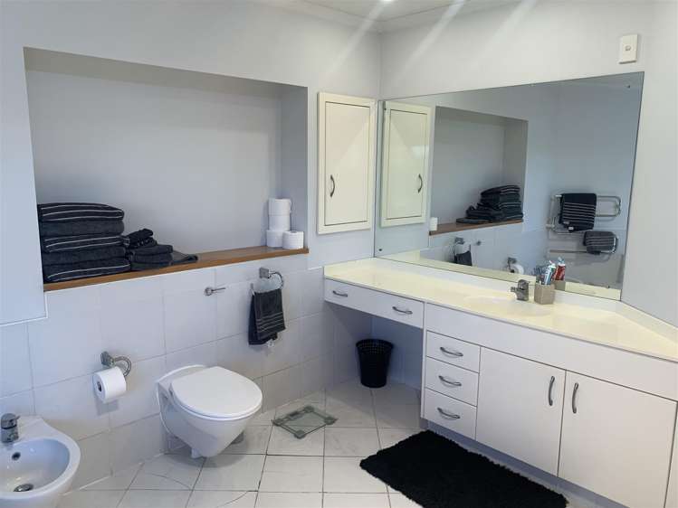 6 River Oaks Place Pukete_26