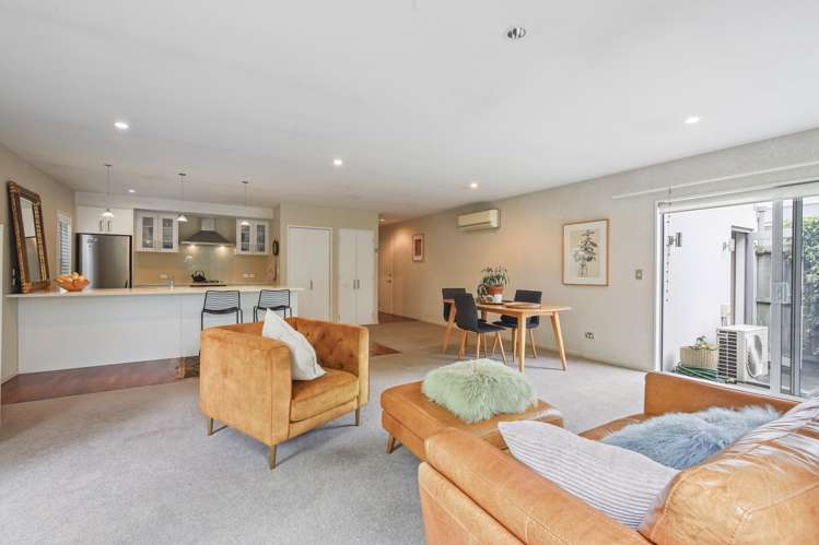 15 Famille Close Yaldhurst_9