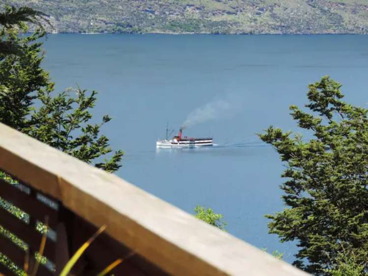 26 Mackinnon Terrace Fernhill/Sunshine Bay_0