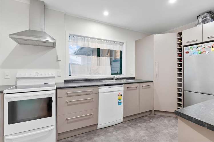 34 Antrim Crescent Otara_5