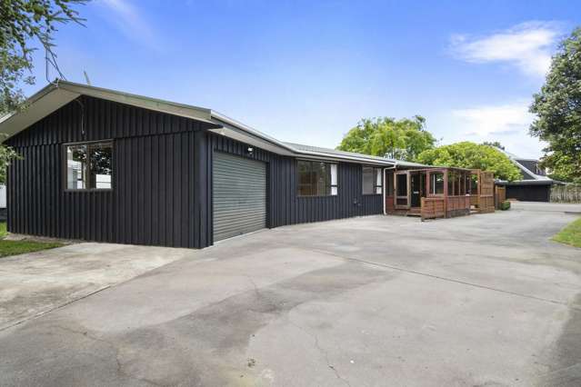 Private living in the heart of Palmy!