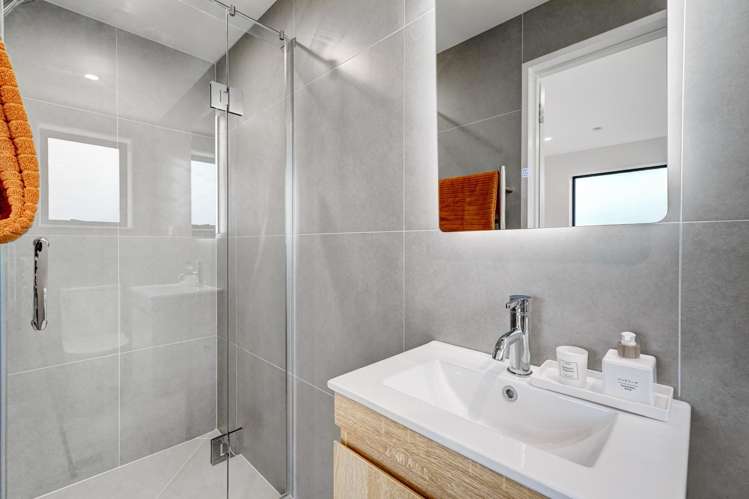 14&16 Woodford Ave Henderson_13