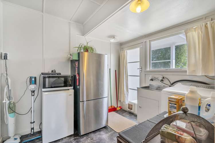 586 Tay street Hawthorndale_13