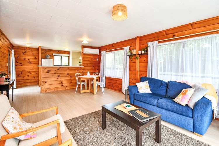 2/29 Beach Road Pahurehure_6