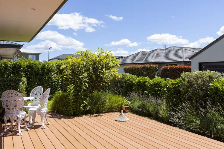 25 Chateau Crescent Rangatira Park_8