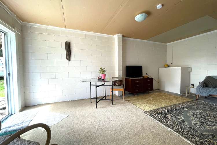 15 Esplanade Marokopa_23