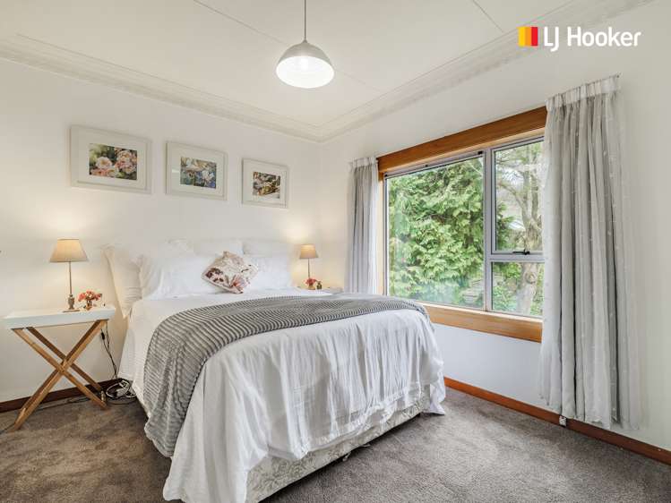 1 Castlewood Road Company Bay_13