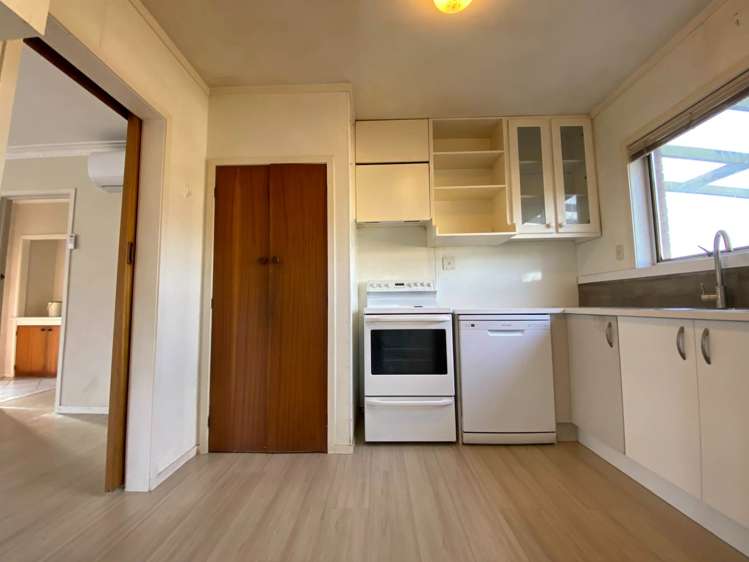 2/8 Knightsbridge Drive Forrest Hill_5