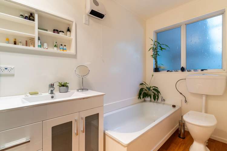 9 Cyril Way Paparangi_14