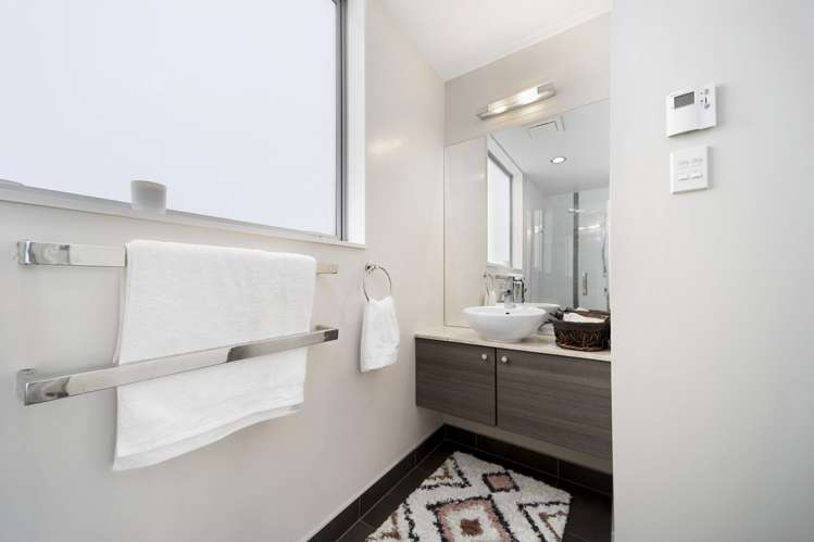 5/8 Wilk Lane Browns Bay_17