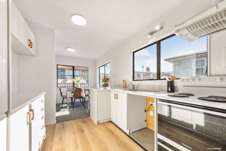 2/15 Tiroroa Avenue Te Atatu South_13