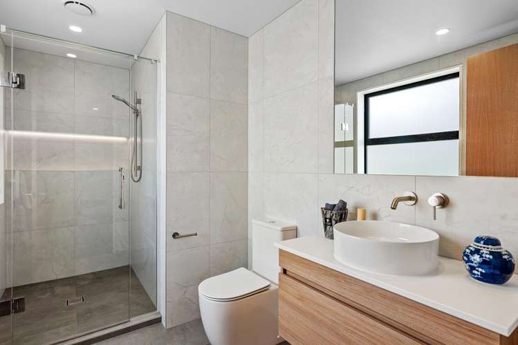 22A Wroxton Terrace Merivale_24