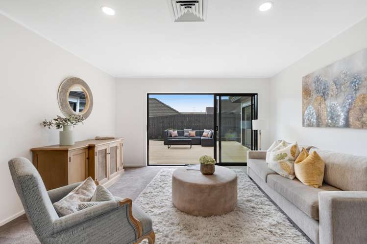 32 Ambleside Drive_1