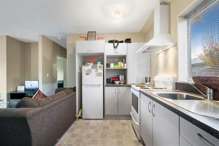 10/10 Collins Street Addington_8