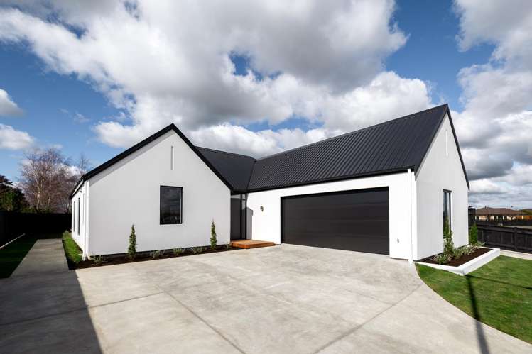 6 Parkside Avenue (off Roots Street East) Feilding_21