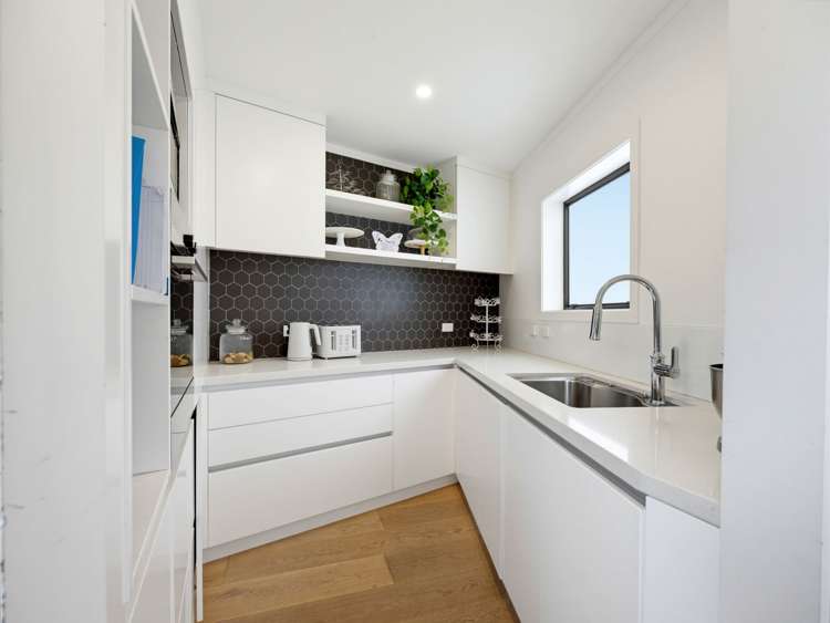 8B Eastwood Rise Browns Bay_5