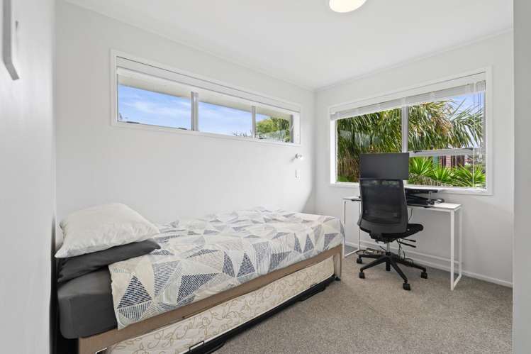 24 John Dee Crescent Red Beach_15