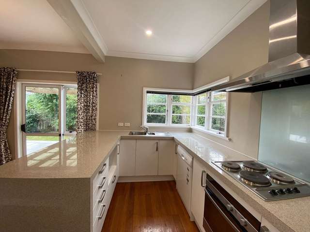 Super Sunny Home in Waterloo!