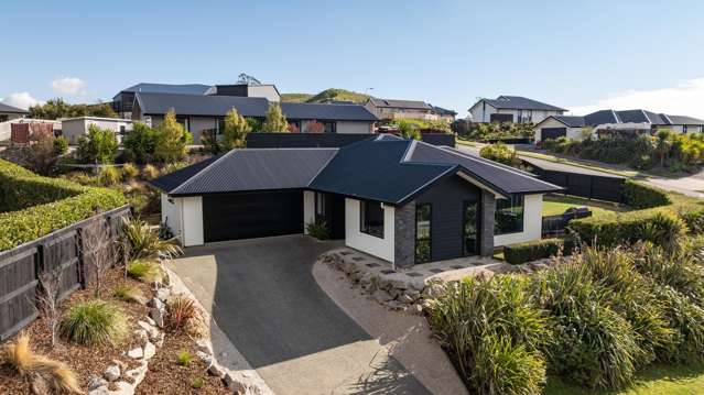 A Family Favourite with Hilltop Views!