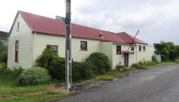 cottage with solar panels and garden 163 Miro Street, Mananui, near Taumaranui in Ruapehu district