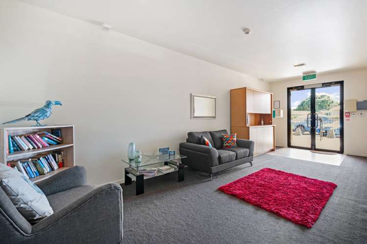 2a/12 Seaway Road Clarks Beach_17