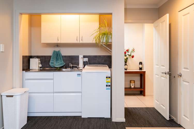 4 Anna Lane Raureka_13