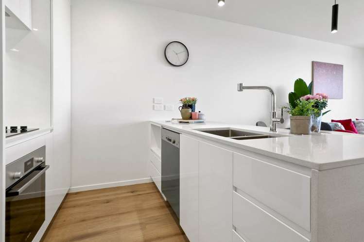 502/12 Barrack Road Mt Wellington_5