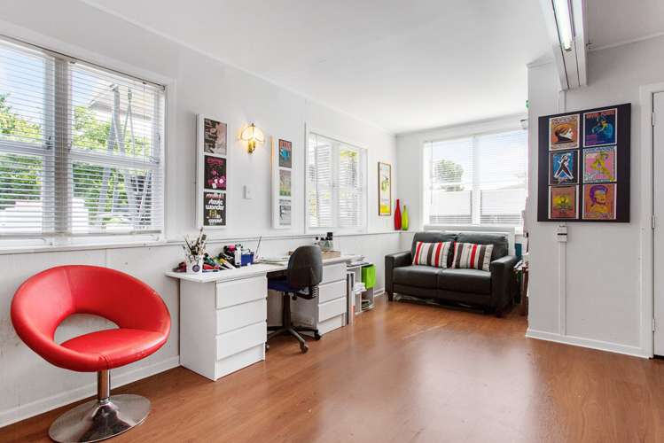 45 Golf Road New Lynn_13