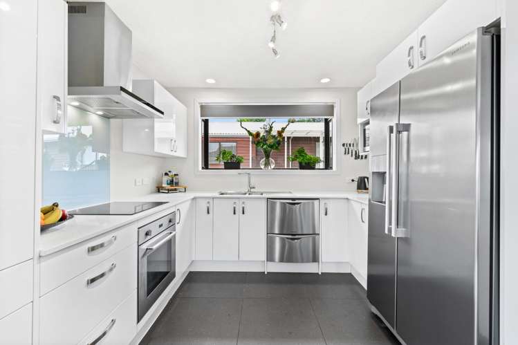 45 John Dee Crescent Red Beach_3