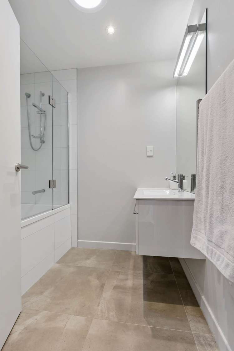 16 Patiti Parade Mangere Bridge_13