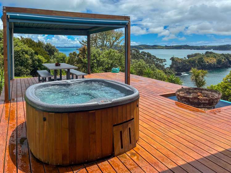 Share 2 Moturoa Island Russell_14