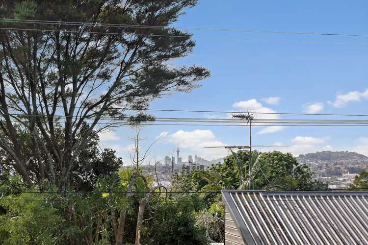 1B De Val Drive Titirangi_13