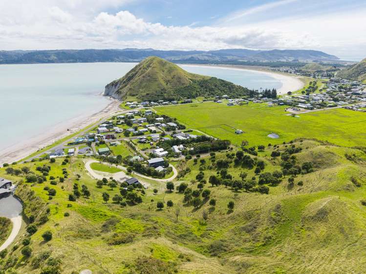 87 Lochiel Street Mahia_2