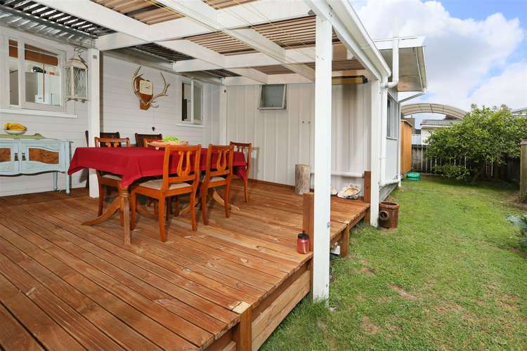 25 Neil Avenue Te Atatu Peninsula_13