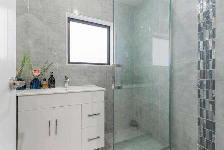 14a Ngatira Place Clendon Park_13