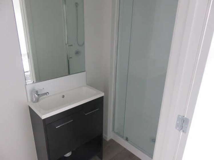 8/100 Knighton Road Hillcrest_12