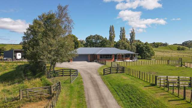 Lifestyle Living on Sought After Oturoa Road