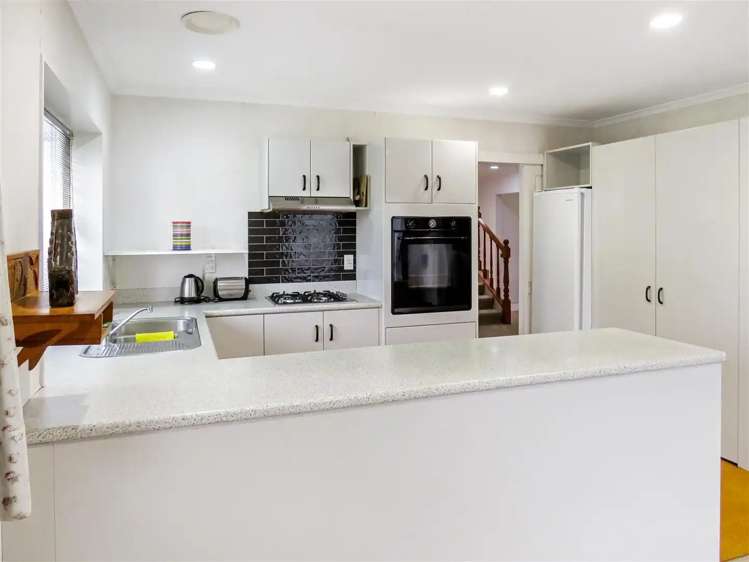 34 Warwick Drive 1095_1